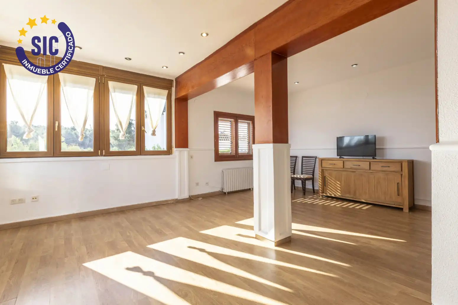 Sala d'estar de Casa adosada en venda en Torrent amb Aire condicionat, Calefacció i Jardí privat