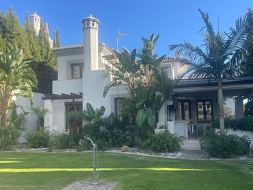 Casa con piscina en venta en Estepona Pueblo