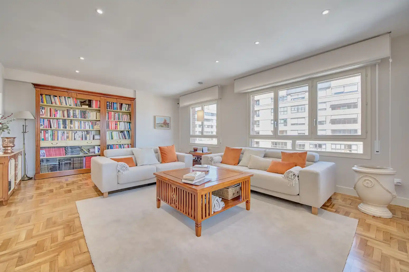 Living room of Flat for sale in  Pamplona / Iruña  with Air Conditioner, Heating and Parquet flooring