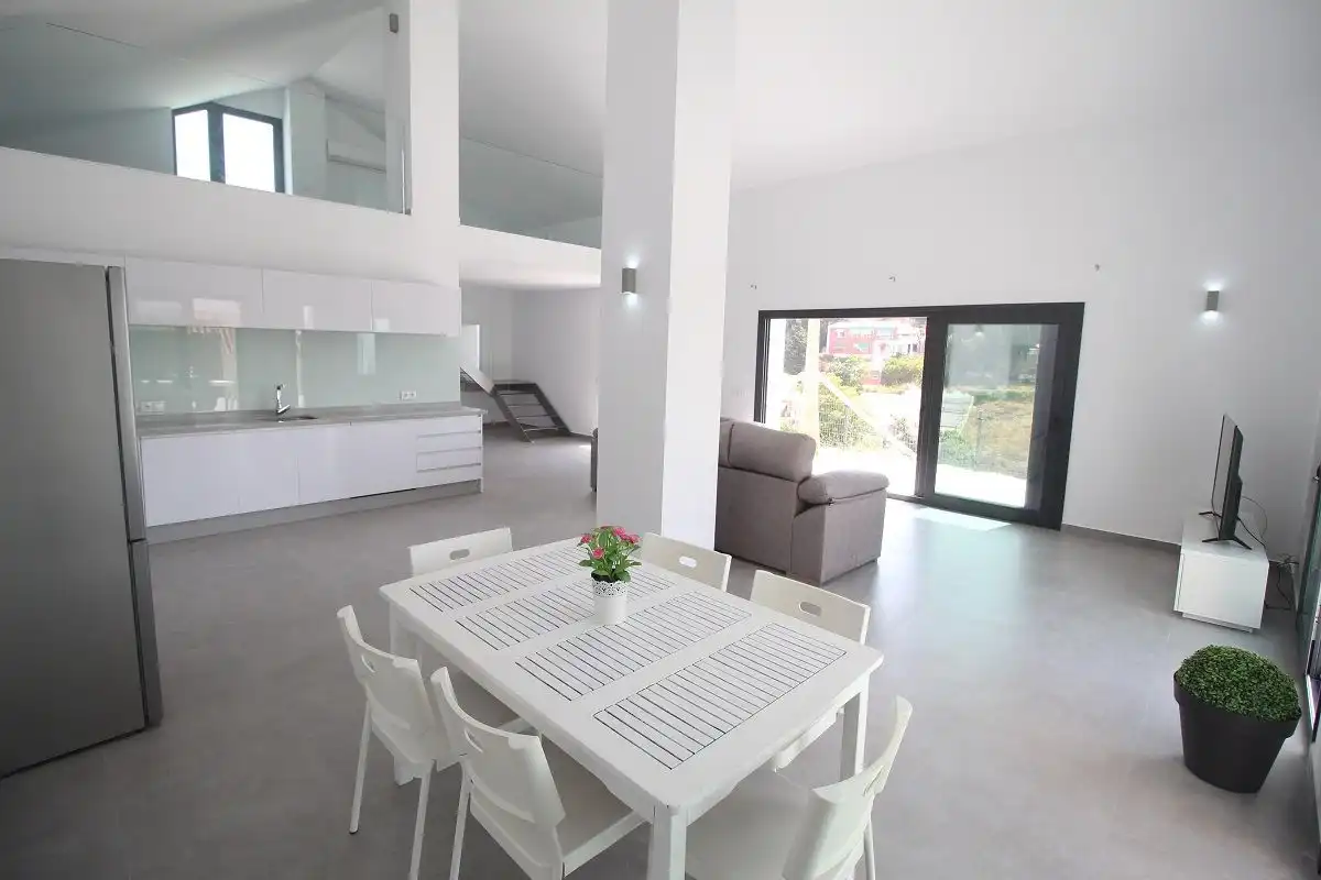 Sala d'estar de Casa o xalet de lloguer en Nerja amb Aire condicionat, Jardí privat i Traster