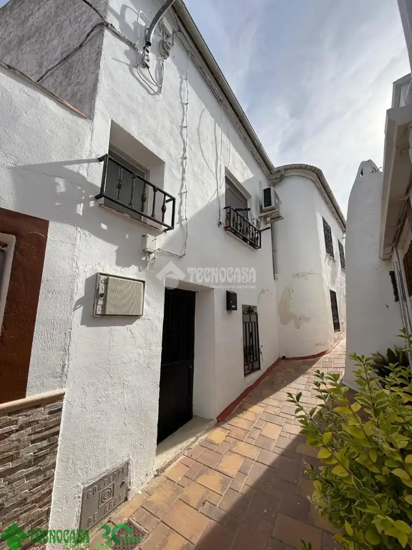 Vista exterior de Casa adosada en venta en Santa Cruz de la Zarza con Aire acondicionado, Alarma y Piscina comunitaria