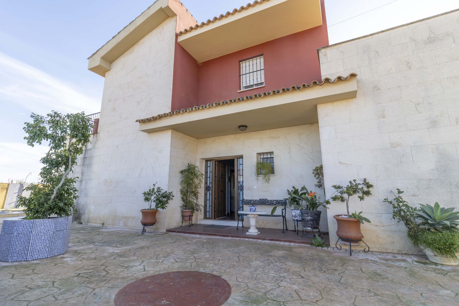 Exterior view of House or chalet for sale in Alcalá de Guadaira  with Air Conditioner, Terrace and Swimming Pool