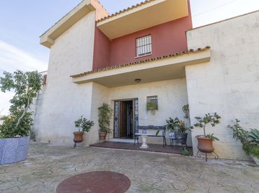 Casa con piscina in vendita a Oromana
