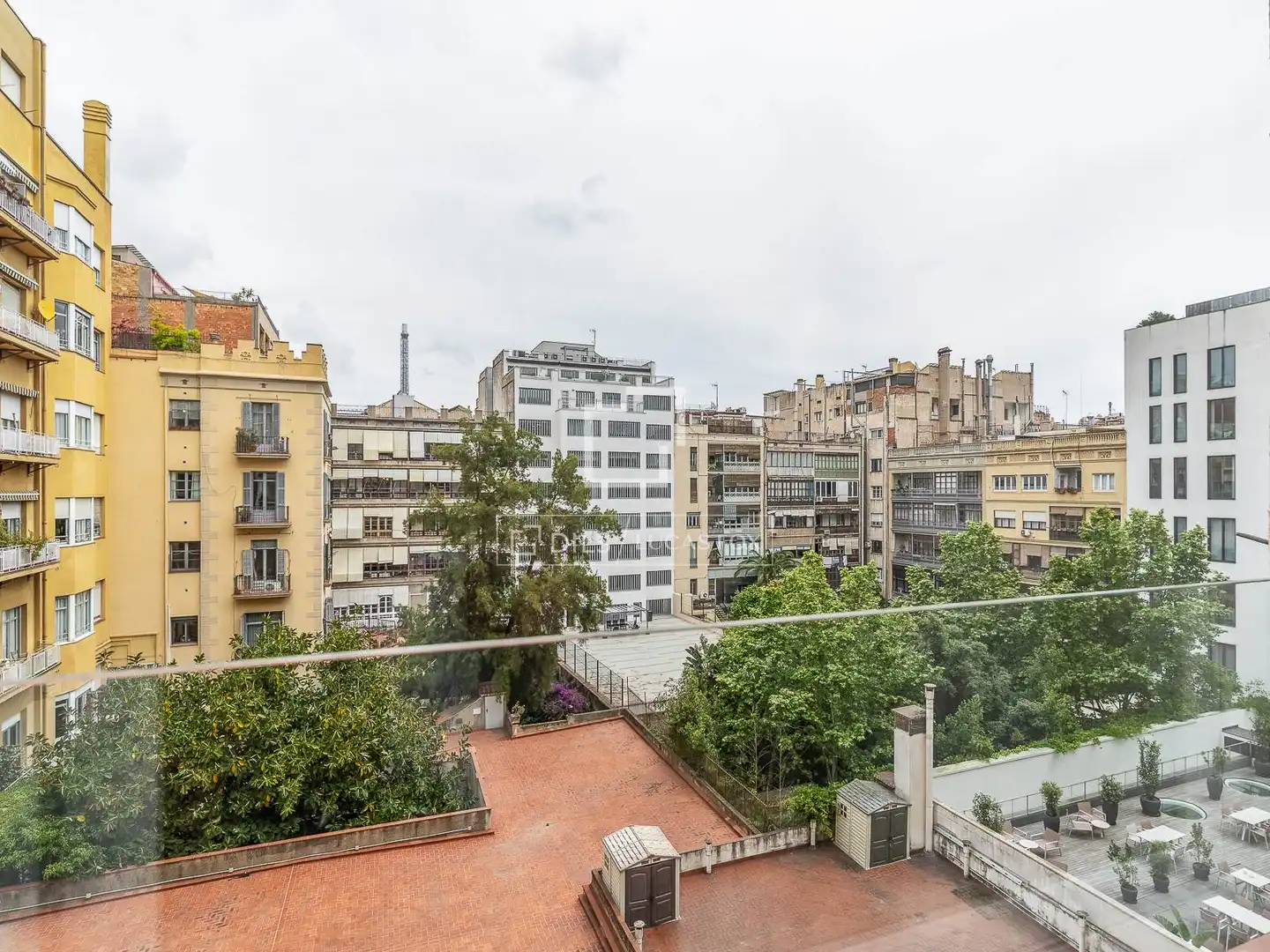 Vista exterior de Pis en venda en Barcelona amb Aire condicionat, Calefacció i Moblat