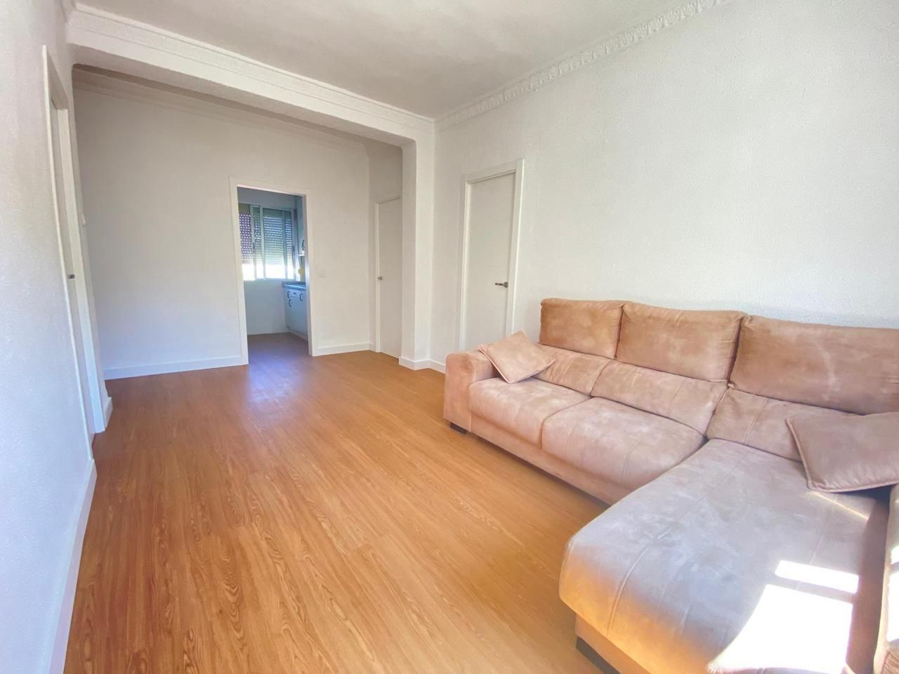 Sala d'estar de Pis en venda en  Sevilla Capital amb Parquet i Moblat