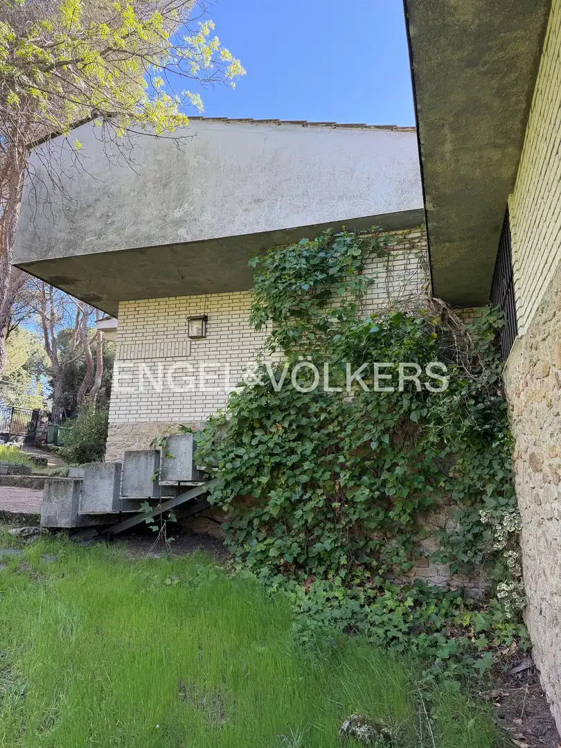 Vista exterior de Casa o xalet en venda en Las Rozas de Madrid amb Calefacció, Jardí privat i Piscina