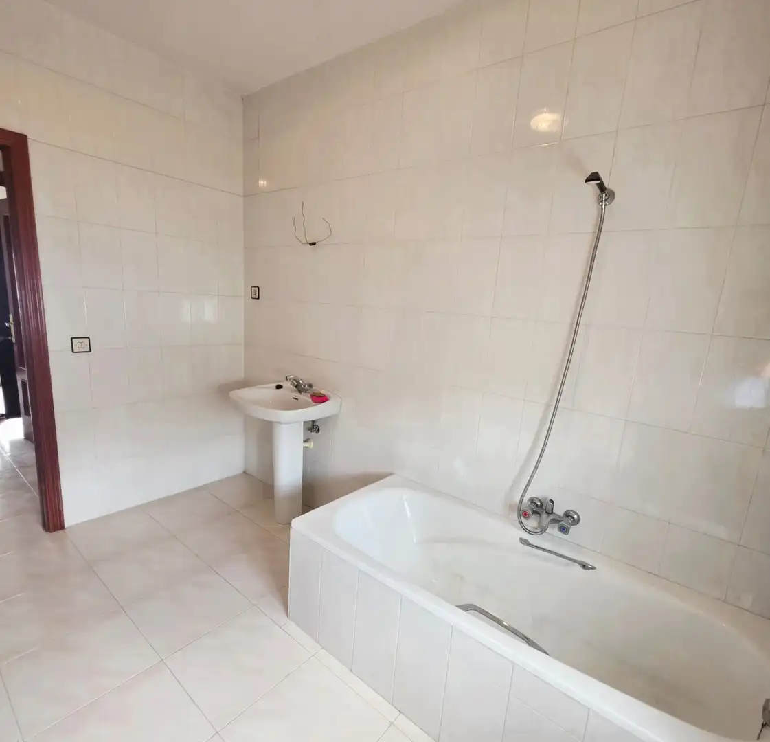Baño de Casa adosada en venta en Añover de Tajo con Jardín privado y Balcón