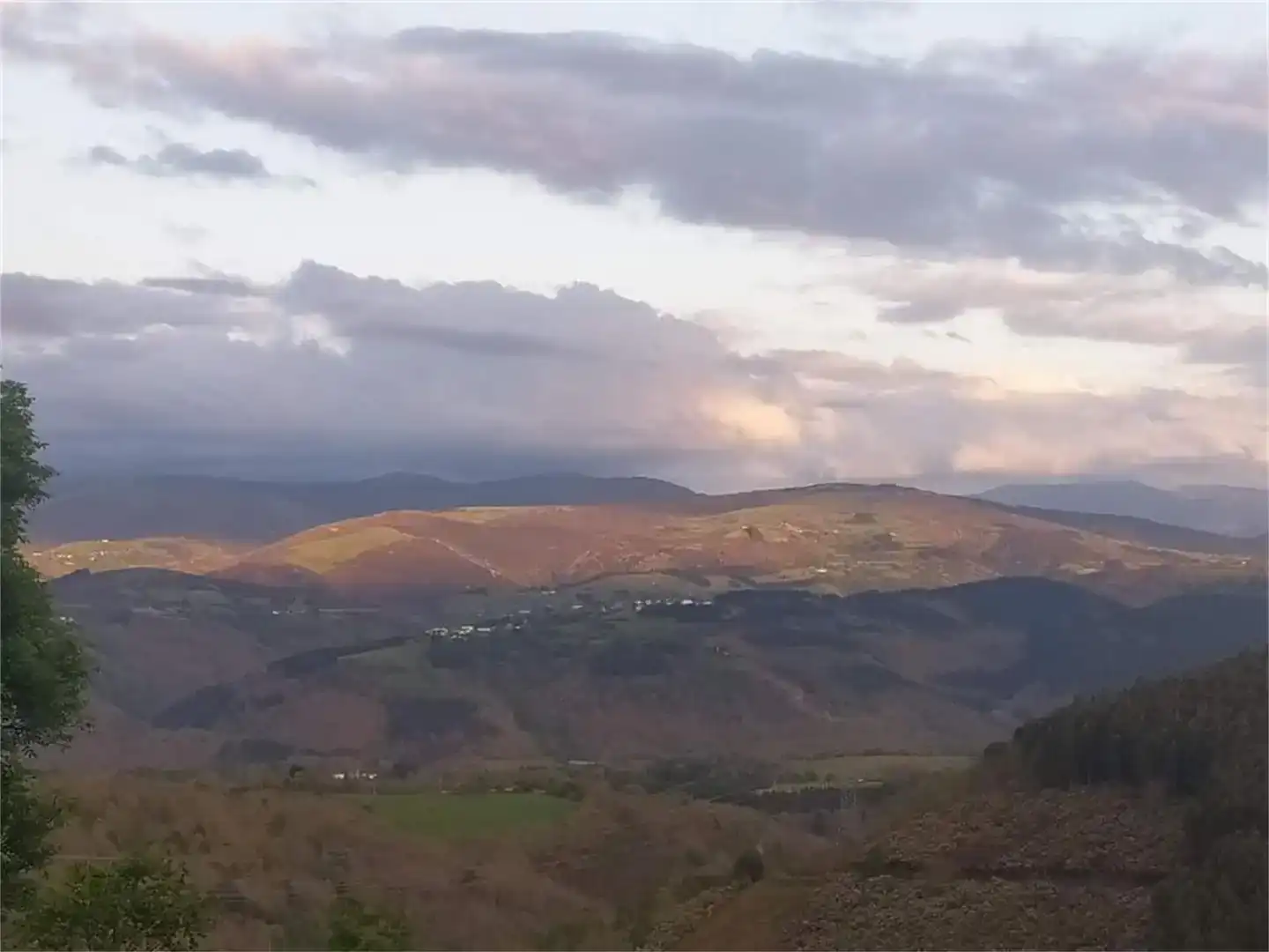 Vista exterior de Finca rústica en venda en Becerreá amb Balcó