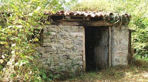 VENTA DE FINCA EDIFICABLE CON CUADRA DE PIEDRA CERCA DE TRIONGO, imatge 2