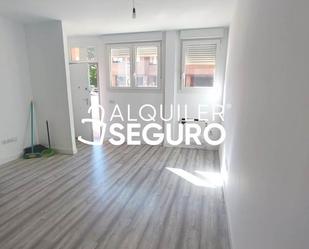 Bedroom of Flat to rent in Alcalá de Henares