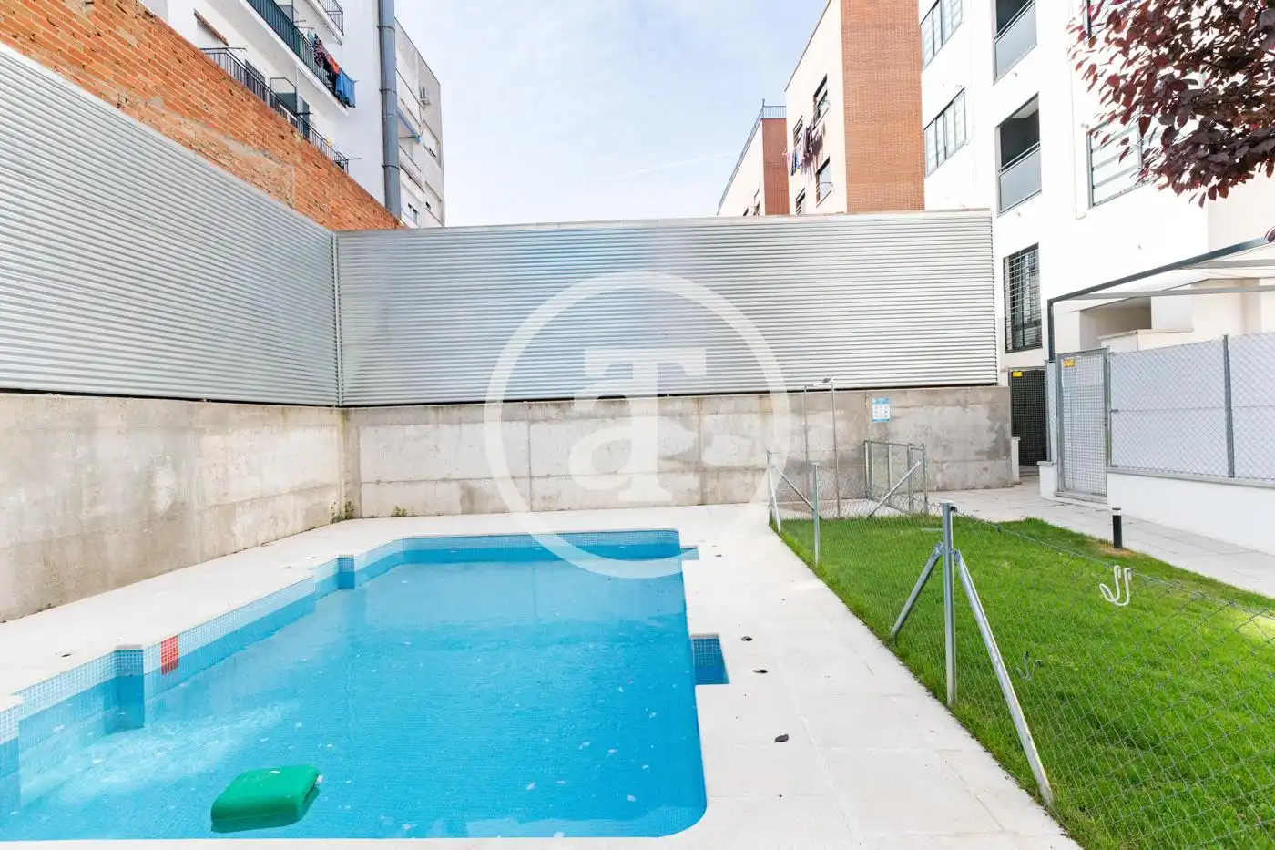 Piscina de Pis de lloguer en Alcorcón amb Calefacció, Moblat i Forn