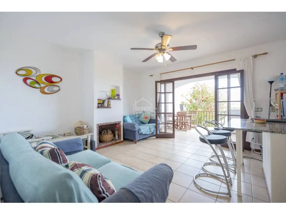 Sala de estar de Apartamento en venta en Alaior con Terraza, Piscina y Amueblado