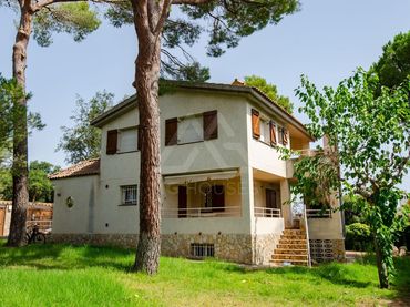 Villa avec piscine à vendre à Calle Josep Lluís Sert 10