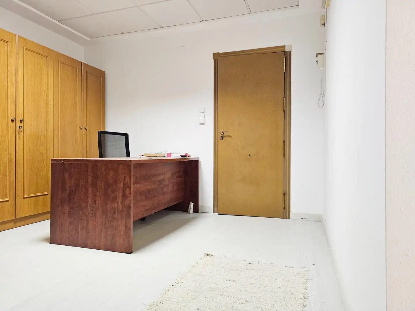 Büro zur Miete in Dénia mit Klimaanlage, Heizung und Möbliert