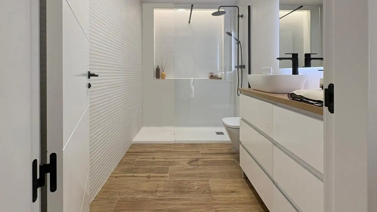Bathroom of Detached homes for sale in Madrid  with Air Conditioner, Furnished and Alarm