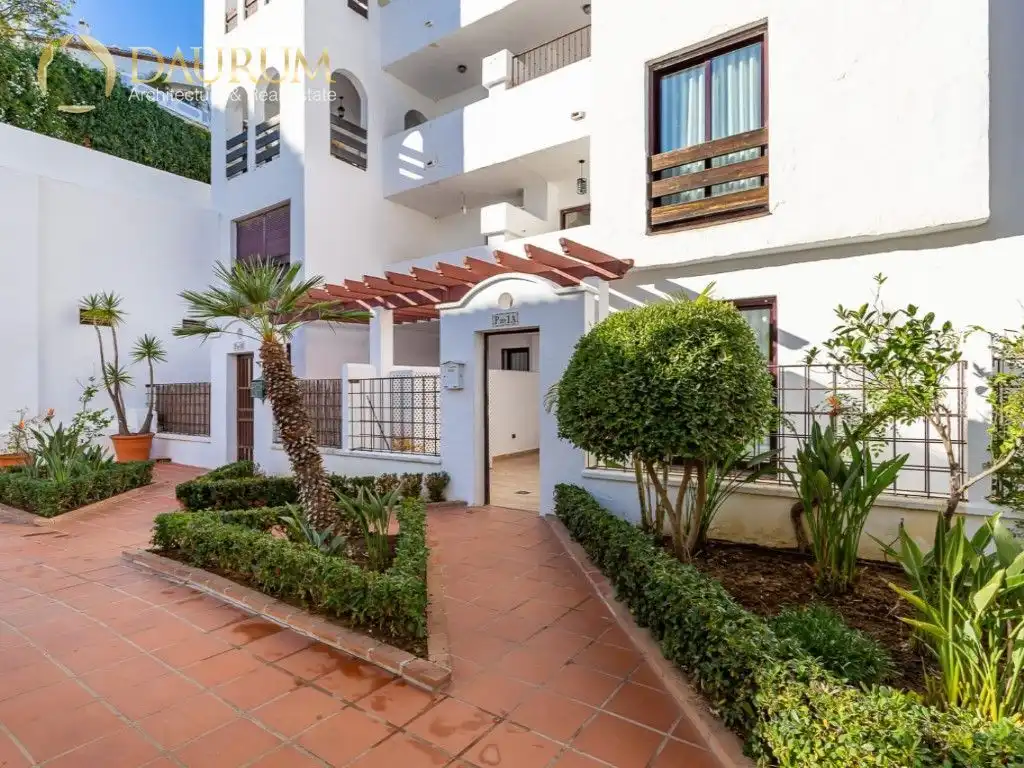 Vista exterior de Dúplex en venta en Marbella con Aire acondicionado, Calefacción y Terraza