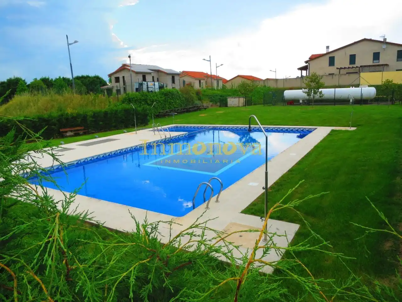 Piscina de Casa o chalet en venta en A Merca   con Calefacción, Jardín privado y Terraza