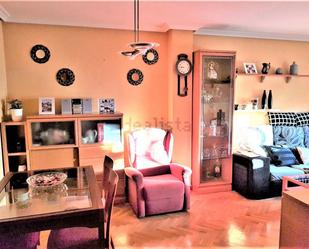 Living room of Flat for sale in Salamanca Capital  with Balcony