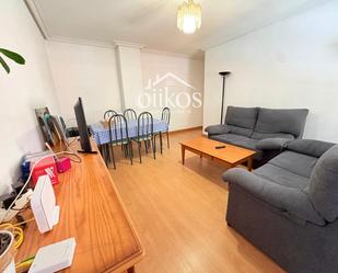 Living room of Flat to rent in Salamanca Capital  with Heating, Parquet flooring and Furnished