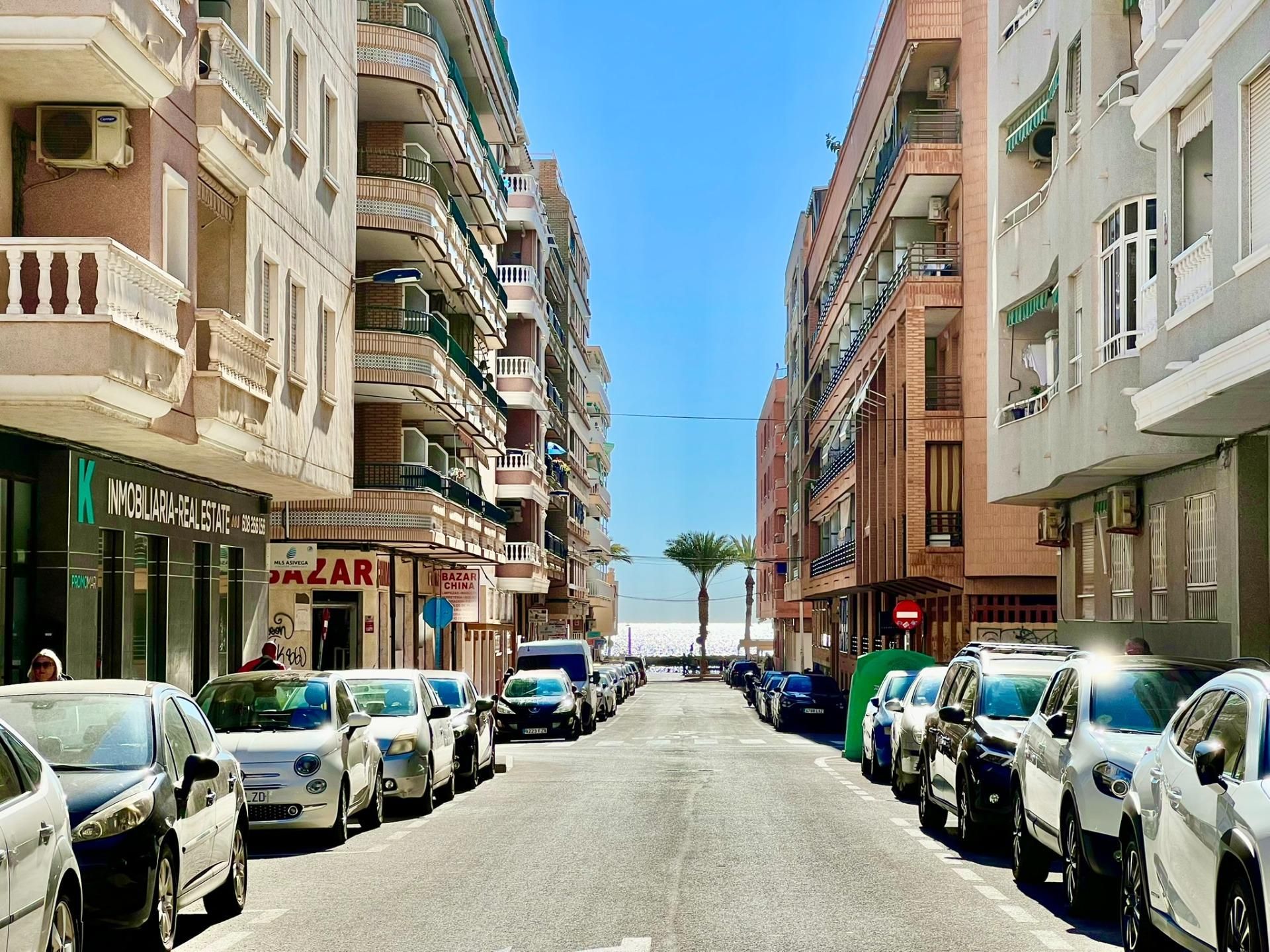 Vista exterior de Apartament en venda en Torrevieja amb Aire condicionat, Terrassa i Traster
