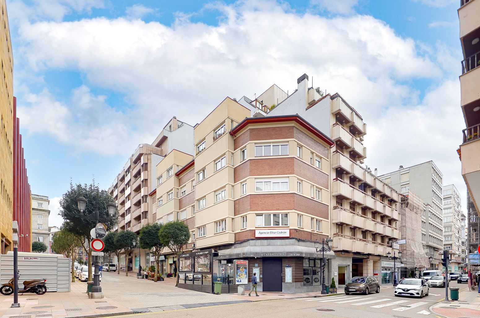 Vista exterior de Piso en venta en Oviedo  con Calefacción