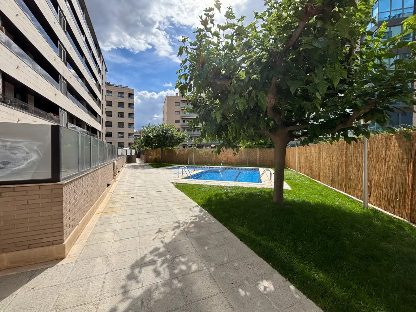 Piscina de Piso en venta en Lleida con Aire acondicionado, Calefacción y Parquet
