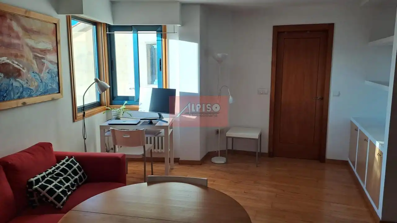 Apartamento de alquiler en Ourense Capital  con Calefacción, Parquet y Amueblado