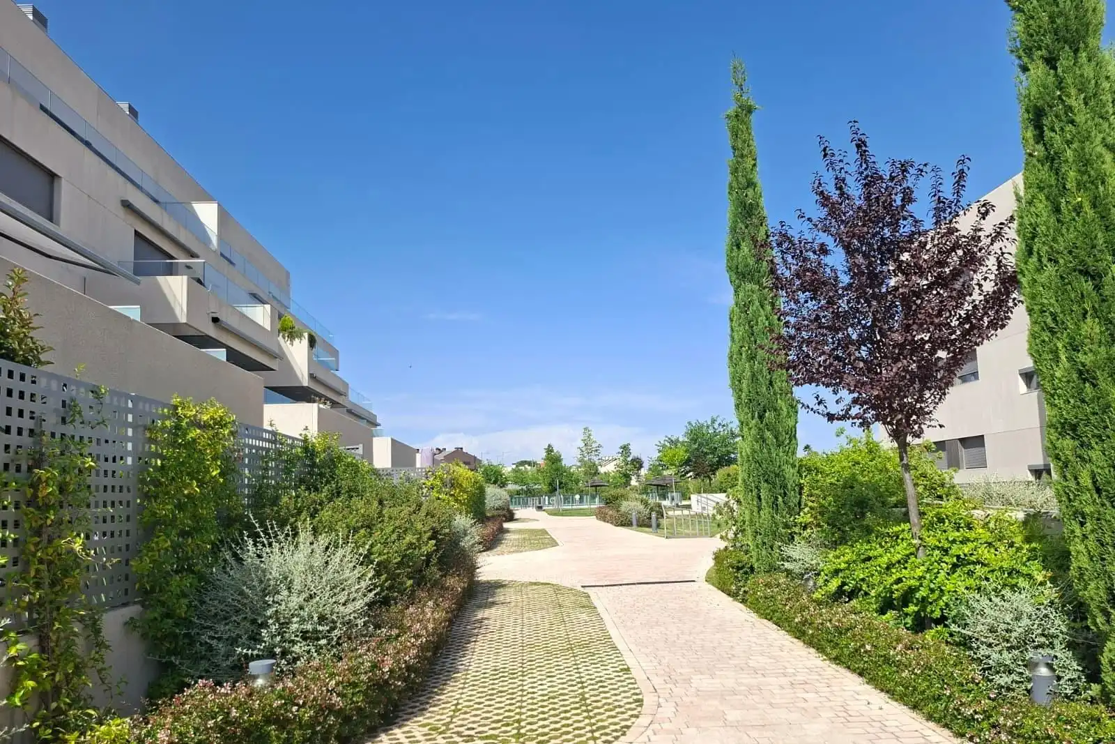 Exterior view of Attic for rent in Boadilla del Monte  with Terrace, Storage room and Community pool