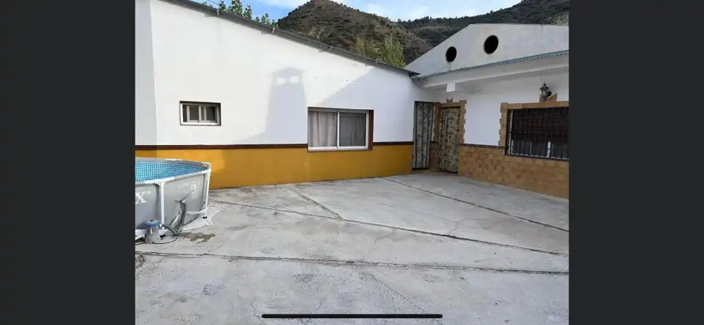 Vista exterior de Casa o xalet en venda en Loja amb Moblat