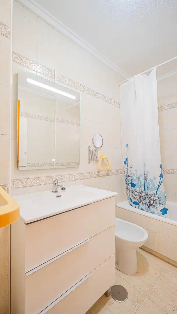 Baño de Dúplex en venta en Torrevieja con Aire acondicionado, Jardín privado y Trastero