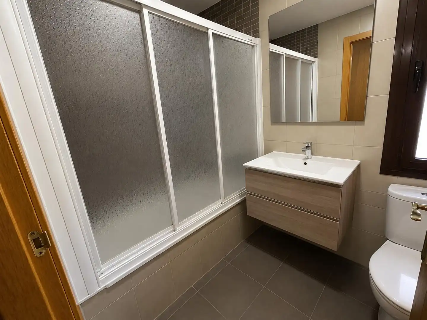 Baño de Casa adosada en venta en Ciudad Real con Aire acondicionado, Calefacción y Jardín privado