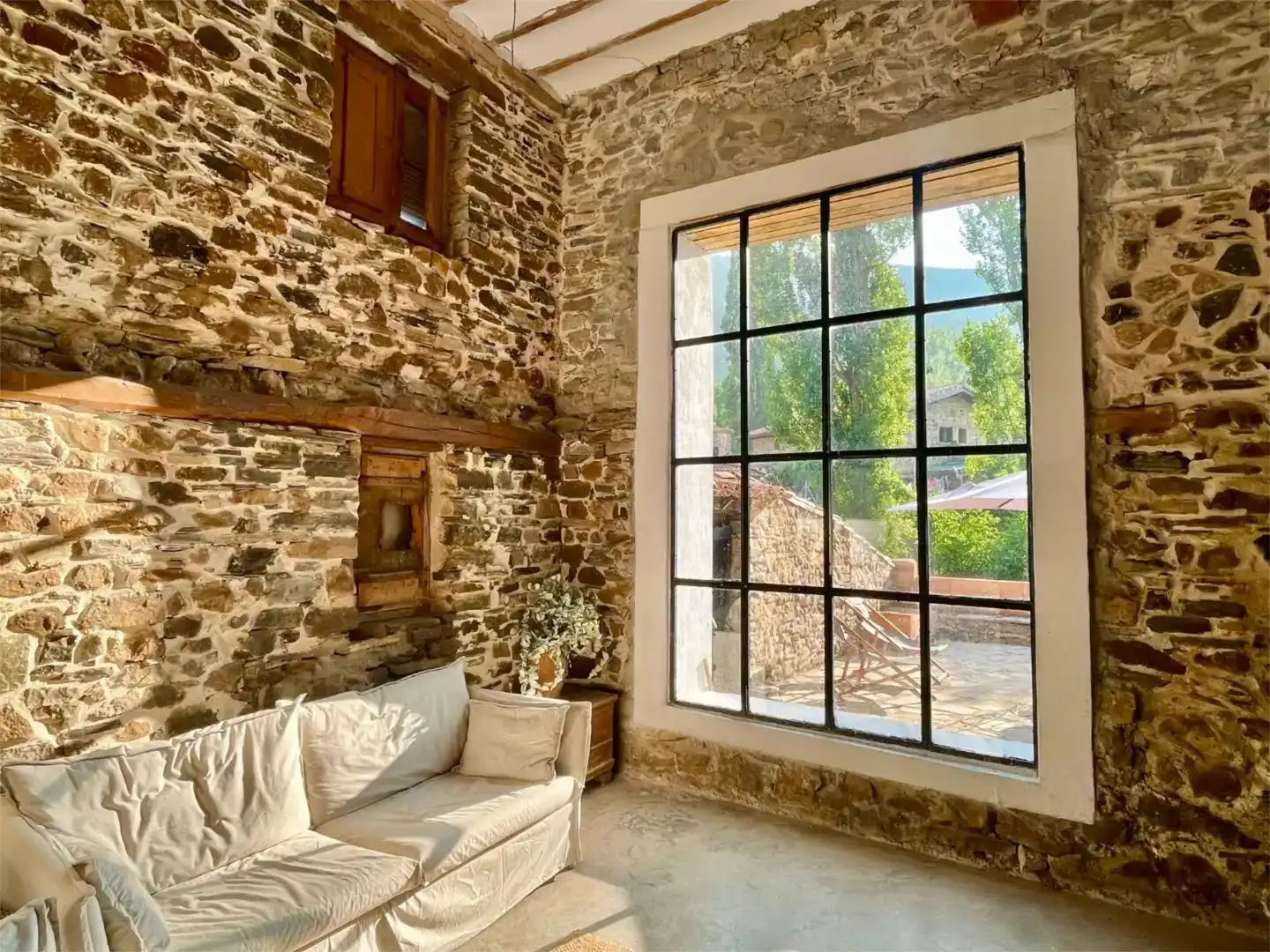 Sala d'estar de Casa o xalet en venda en Villar del Río amb Jardí privat, Parquet i Moblat