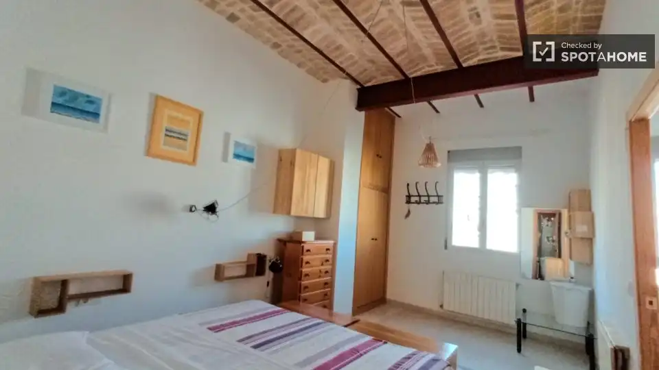 Room in Russafa