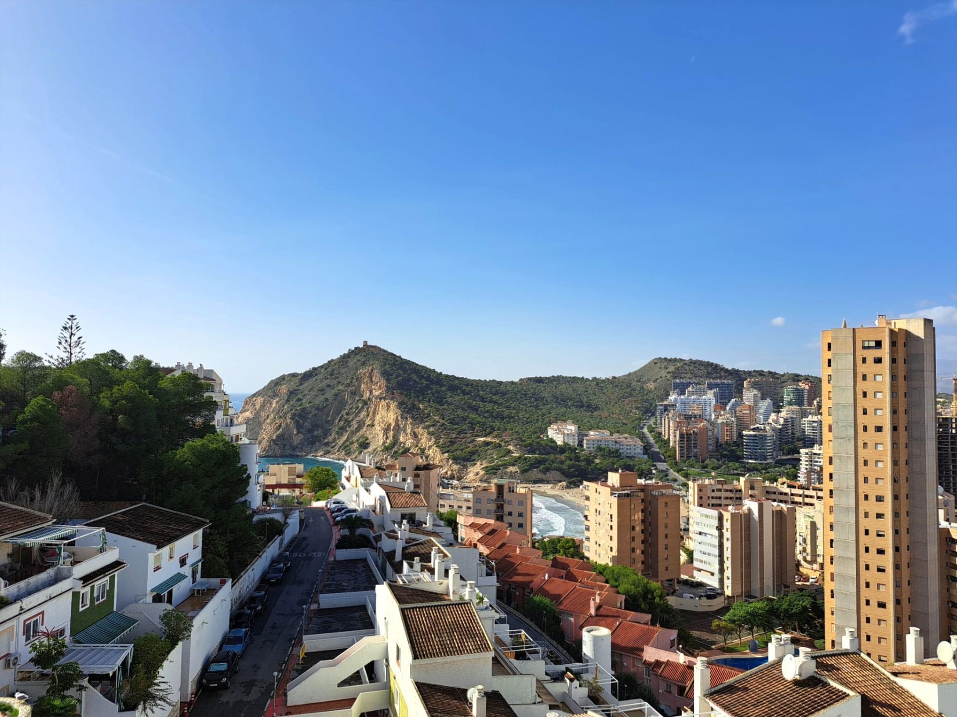 Vista exterior de Dúplex en venda en Benidorm amb Calefacció, Terrassa i Piscina comunitària
