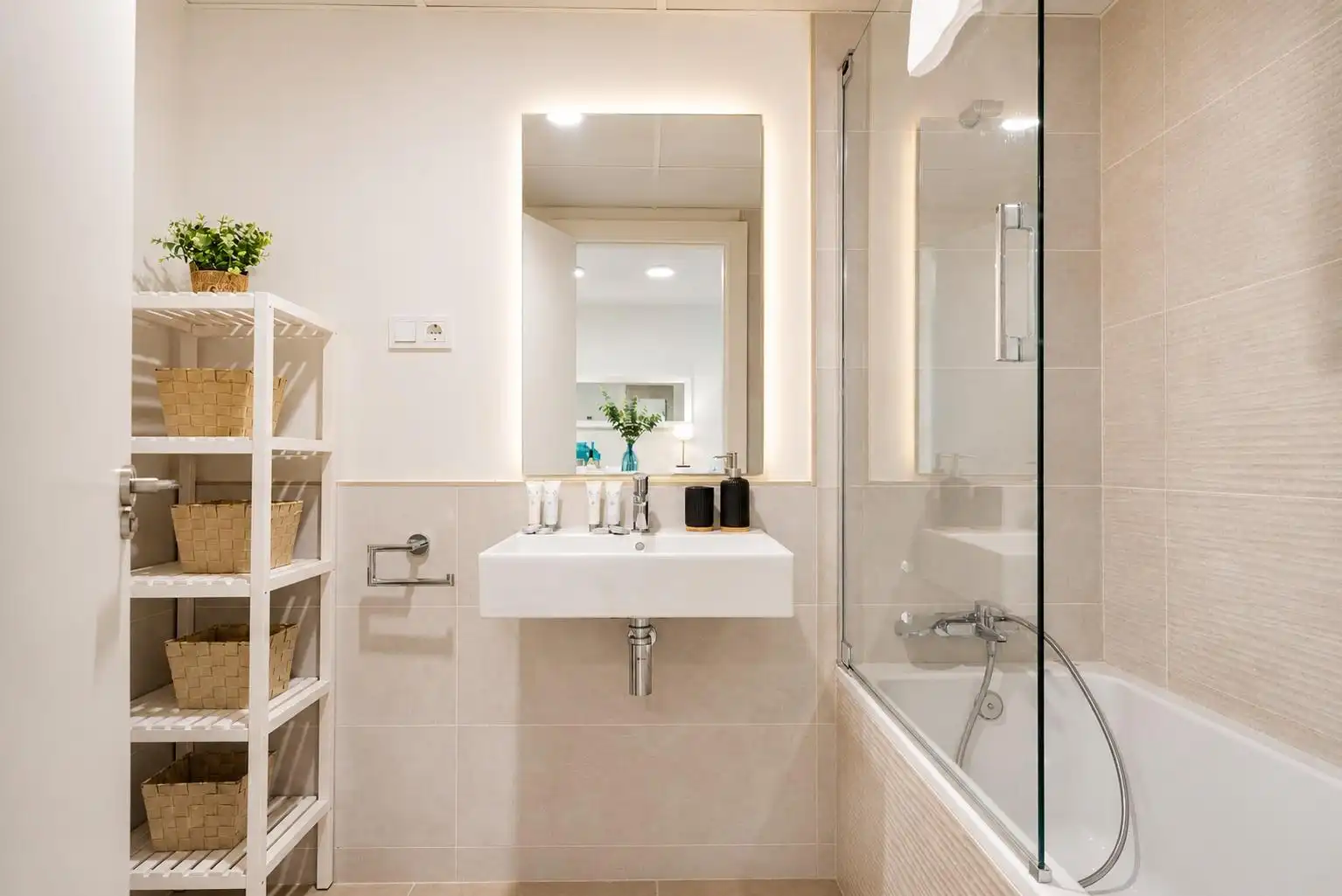 Bathroom of Ground floor for sale in Mijas  with Air Conditioner, Private garden and Terrace