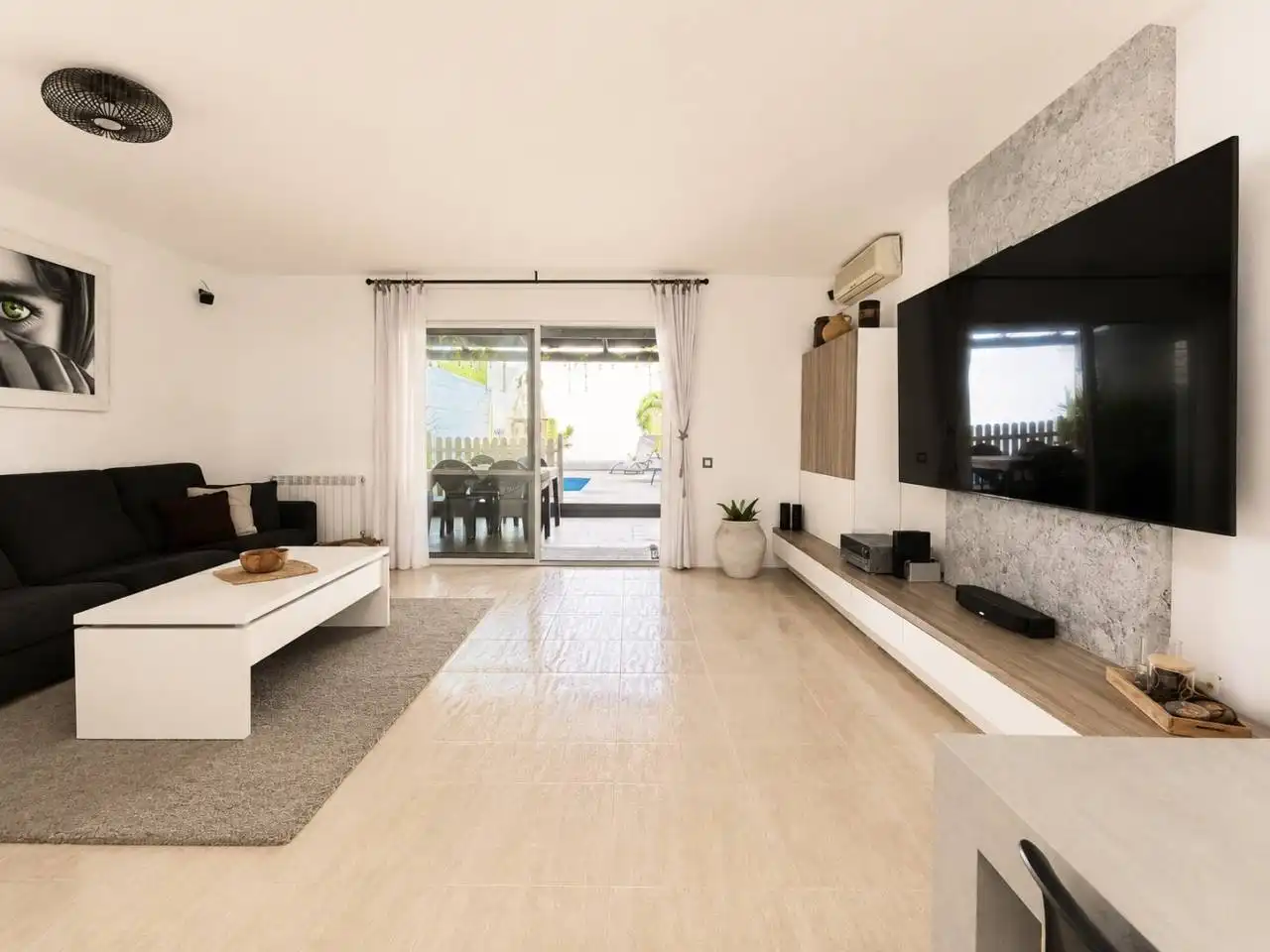Sala d'estar de Casa o xalet en venda en Castellbisbal amb Aire condicionat, Calefacció i Jardí privat