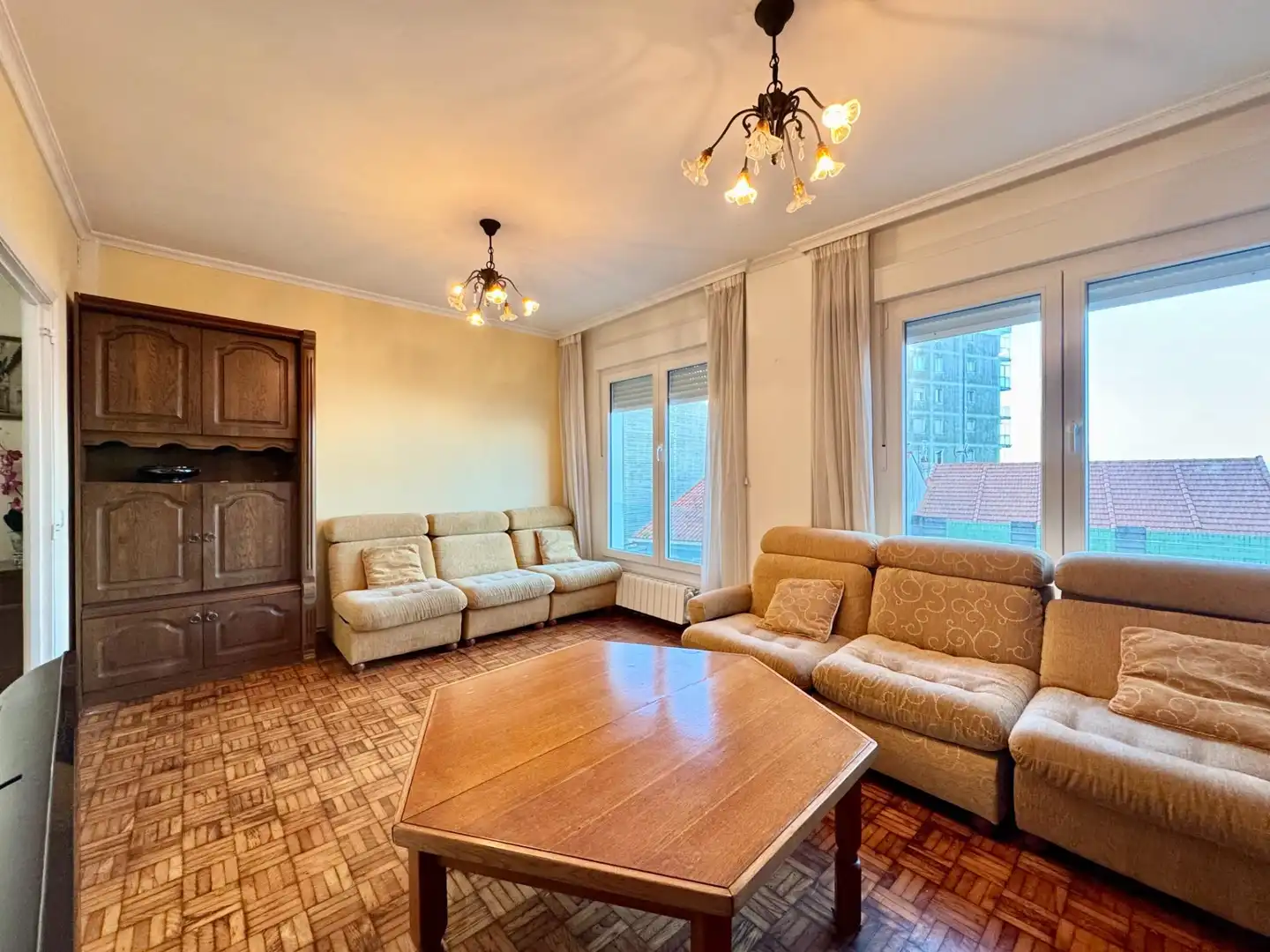 Sala de estar de Piso en venta en Vilanova de Arousa con Calefacción, Terraza y Amueblado