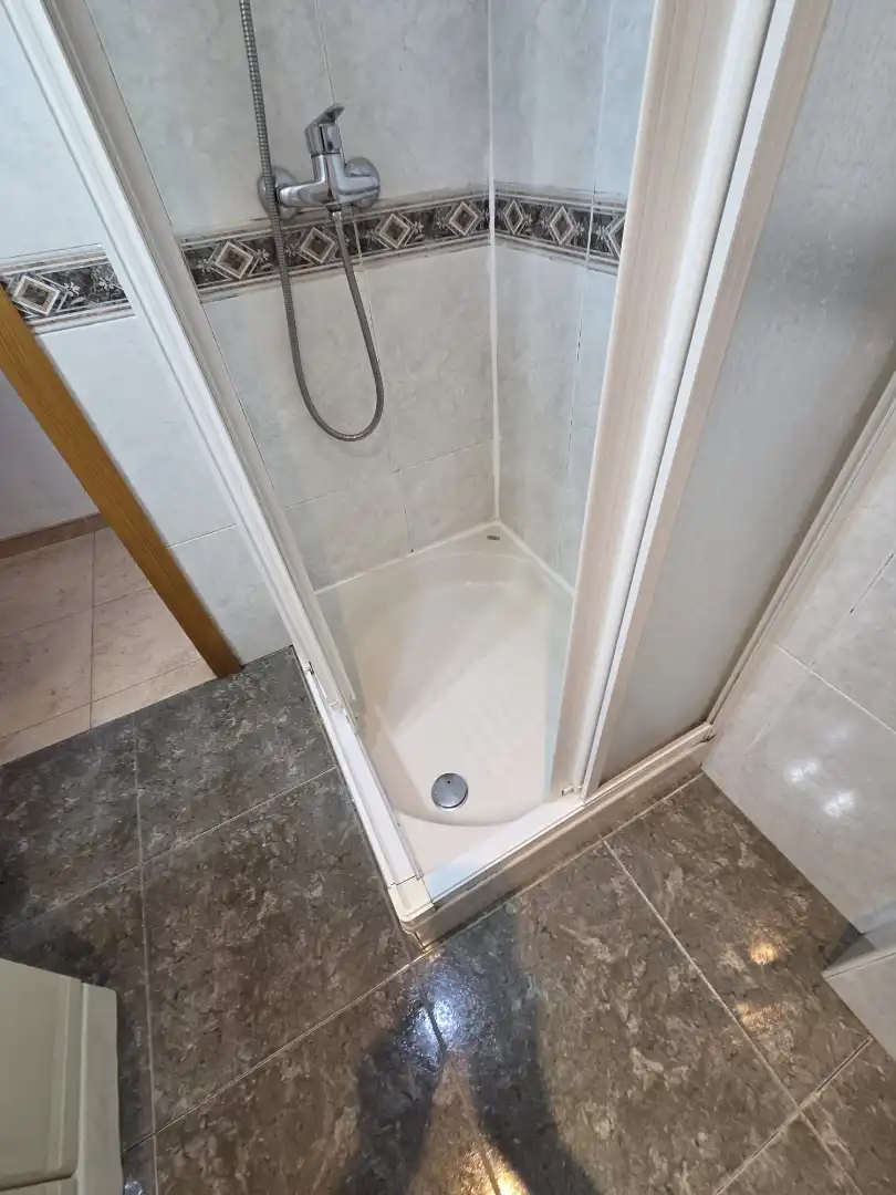 Bathroom of Flat for rent in Granada  with Furnished, Oven and Washing machine