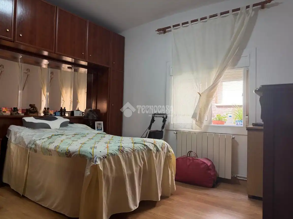 Bedroom of Flat for sale in Barcelona