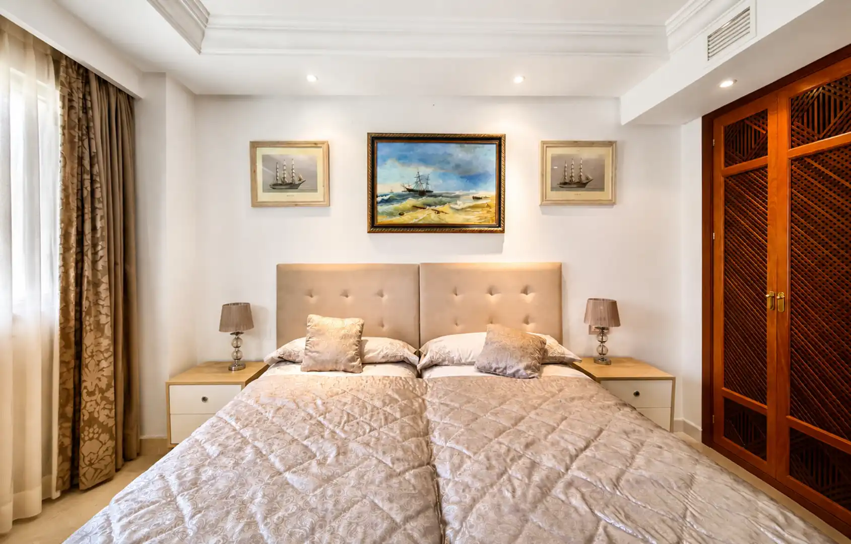 Dormitori de Apartament en venda en Estepona amb Aire condicionat, Terrassa i Moblat