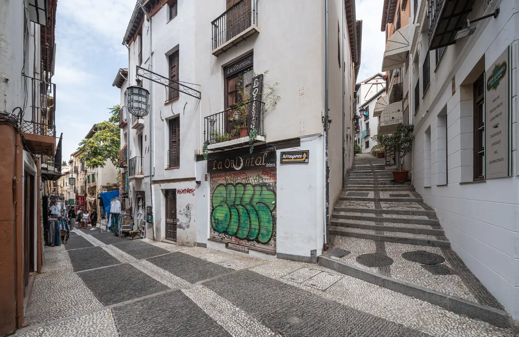 Vista exterior de Local en venda en Granada amb Aire condicionat, Calefacció i Moblat