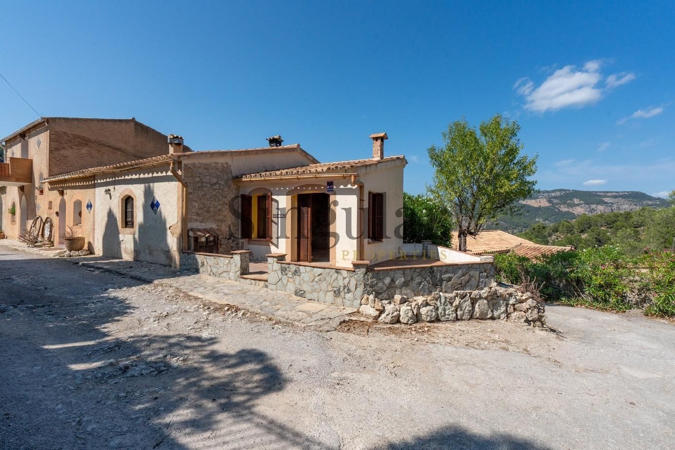 Exterior view of Single-family semi-detached for sale in Puigpunyent  with Terrace