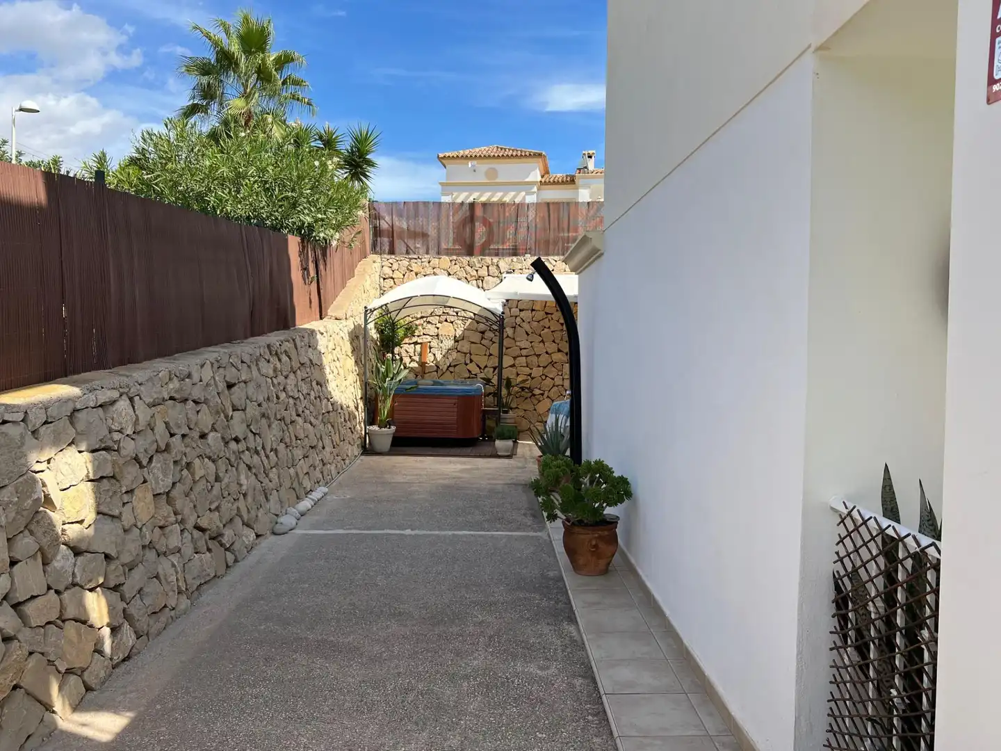 Exterior view of Detached homes for sale in El Campello  with Air Conditioner, Private garden and Balcony