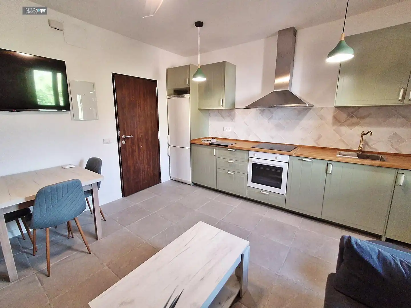 Cocina de Piso de alquiler en Málaga con Aire acondicionado, Calefacción y Jardín privado