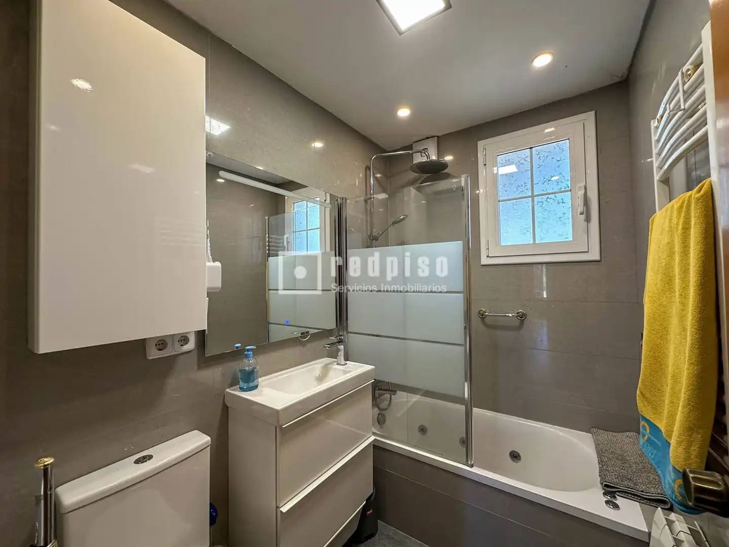 Bathroom of Houses for sale in Badalona  with Air Conditioner, Heating and Private garden