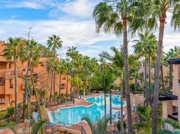 Penthouse with pool for sale in San Pedro de Alcántara