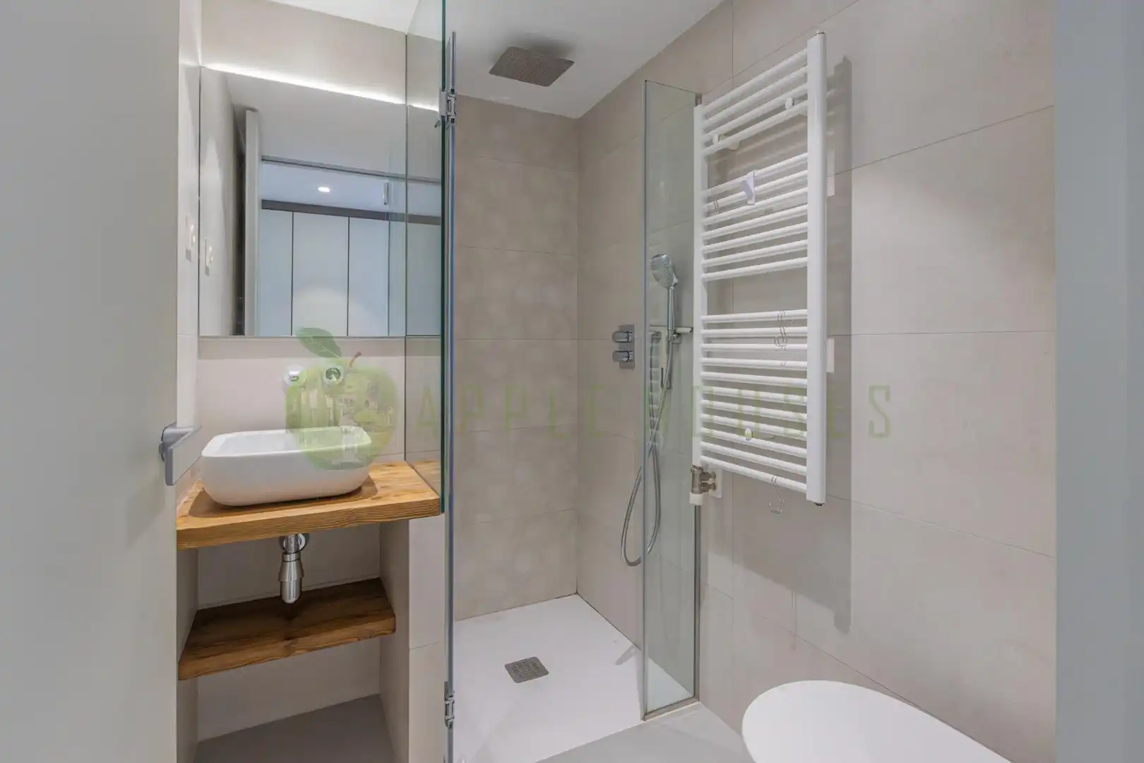 Bathroom of Attic for sale in Sitges  with Air Conditioner, Heating and Terrace