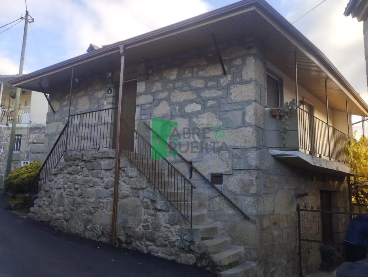 Vista exterior de Casa o xalet en venda en Ourense Capital  amb Calefacció, Jardí privat i Moblat
