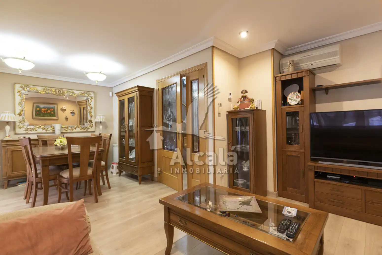 Living room of Houses for sale in Alcalá de Henares  with Air Conditioner, Heating and Parquet flooring