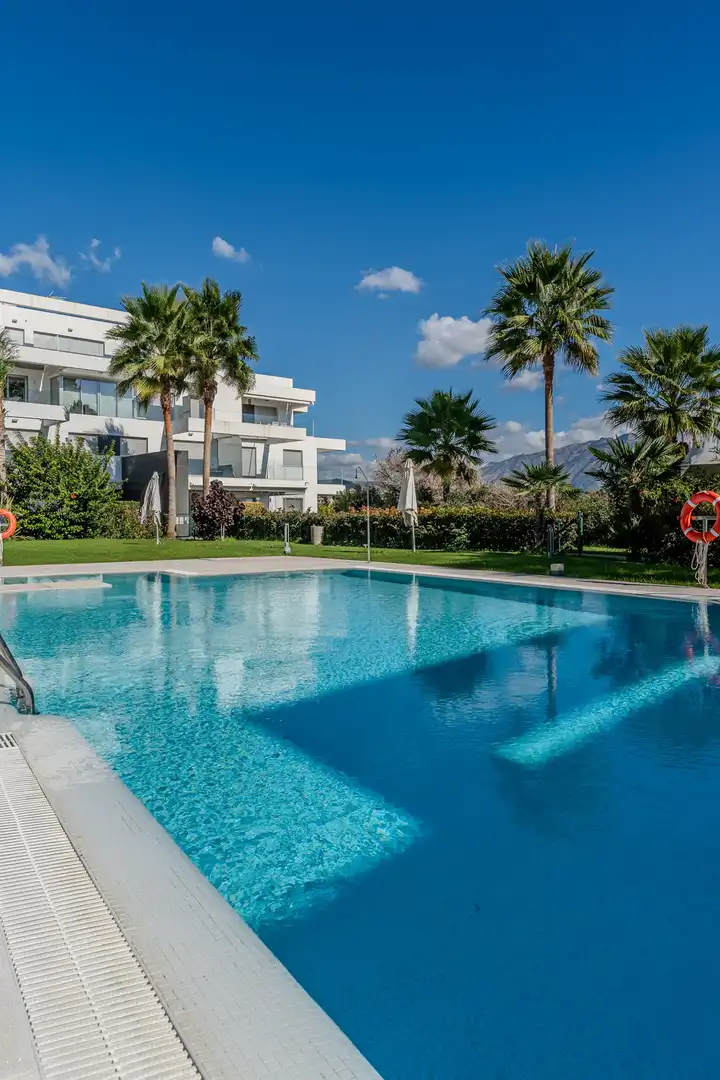 Piscina de Apartament en venda en Estepona